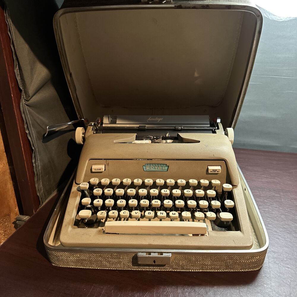 1960’s Royal Heritage Deluxe Portable Manual Typewriter with Carrying Case